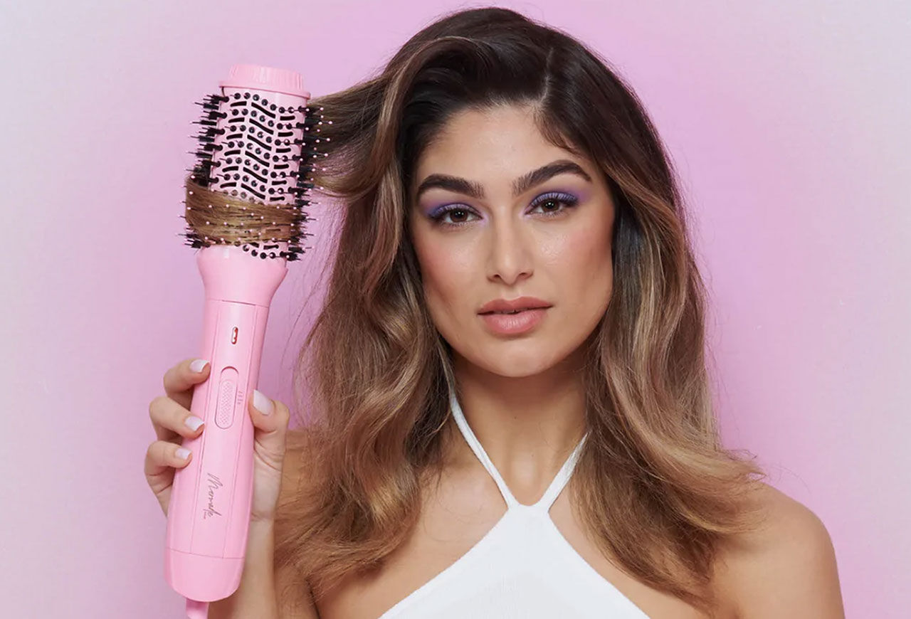 Un brushing glam avec la brosse soufflante